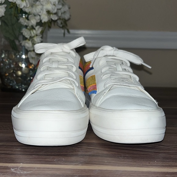 Gianni Bini daydreaming, rainbow sneakers - Picture 9 of 12